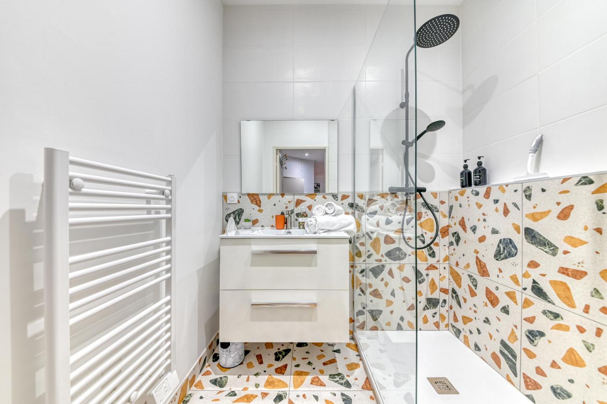 L'Escale Balzac Apartment Вильорбан Екстериор снимка