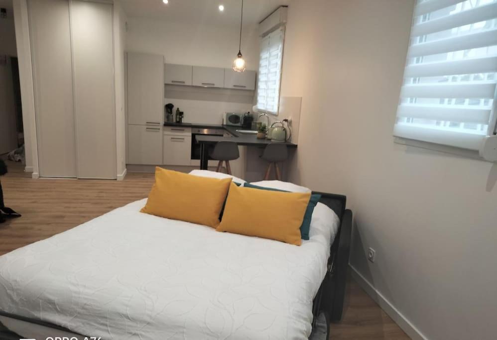 L'Escale Balzac Apartment Вильорбан Екстериор снимка