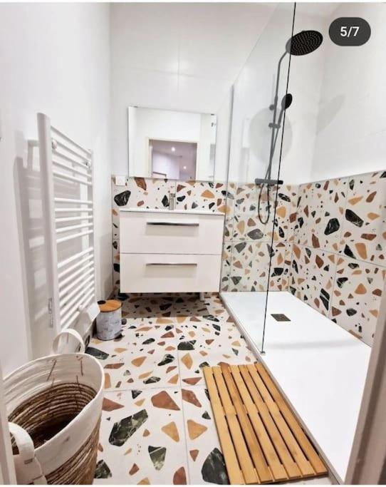 L'Escale Balzac Apartment Вильорбан Екстериор снимка