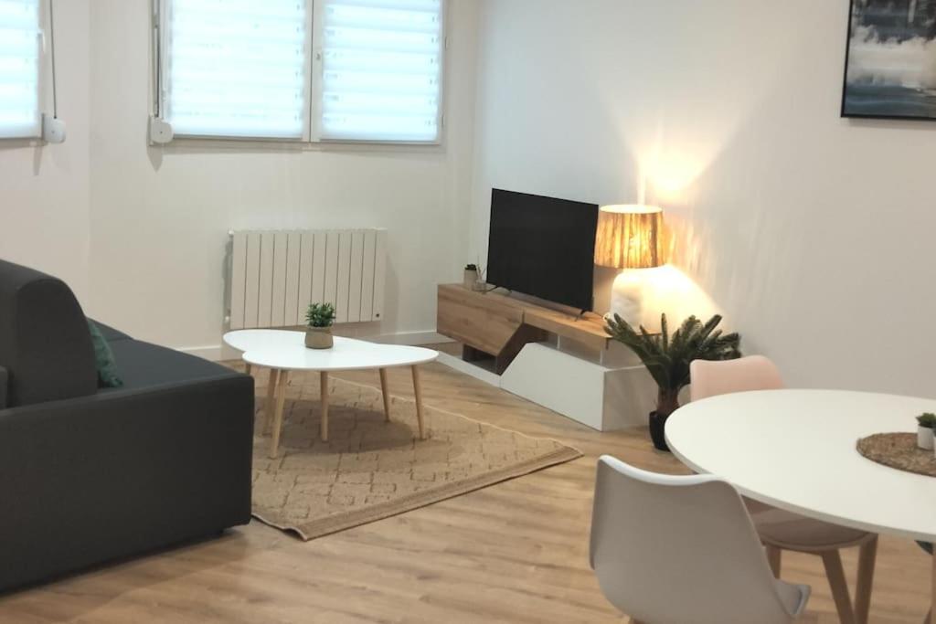 L'Escale Balzac Apartment Вильорбан Екстериор снимка